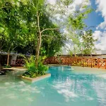Near Beach+Jungle Views. King Bed+220 Megs+2 Bikes