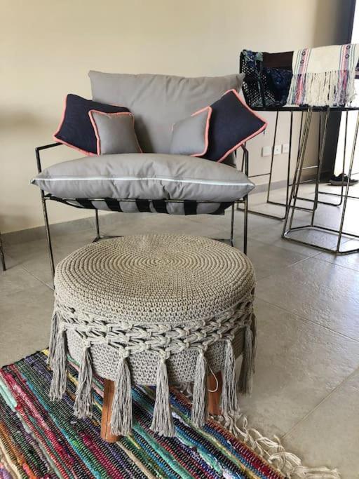 Apartment Near Beach+jungle Views. King Bed+220 Megs+2 Bikes